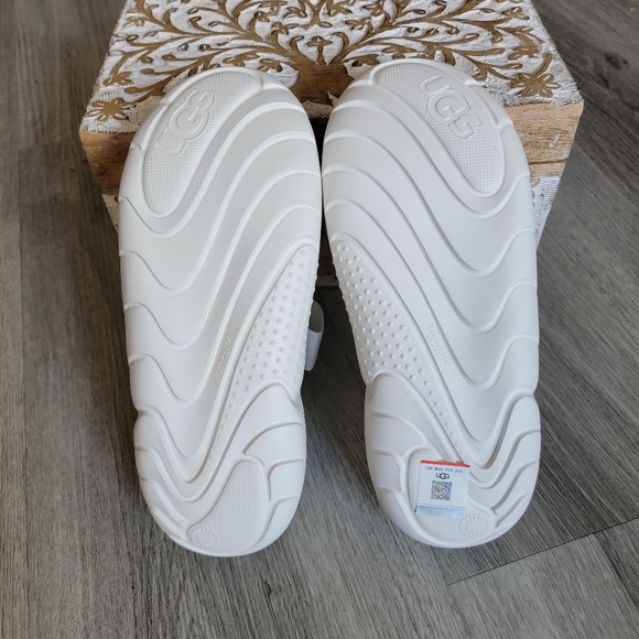 UGG LA Cloud Strap Sandal - Picture 9 of 9